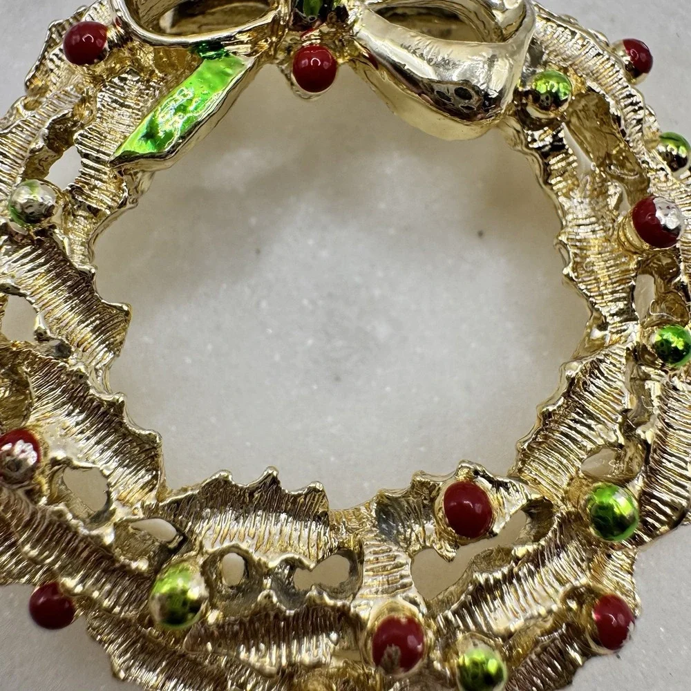 Vintage Christmas‎ Wreath Brooch Gerry's Gold Tone Red Green Bow Holiday Pin